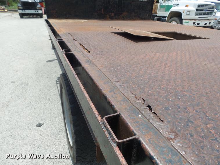 image for item K7612 2002 Ford F450 Super Duty XL flatbed truck