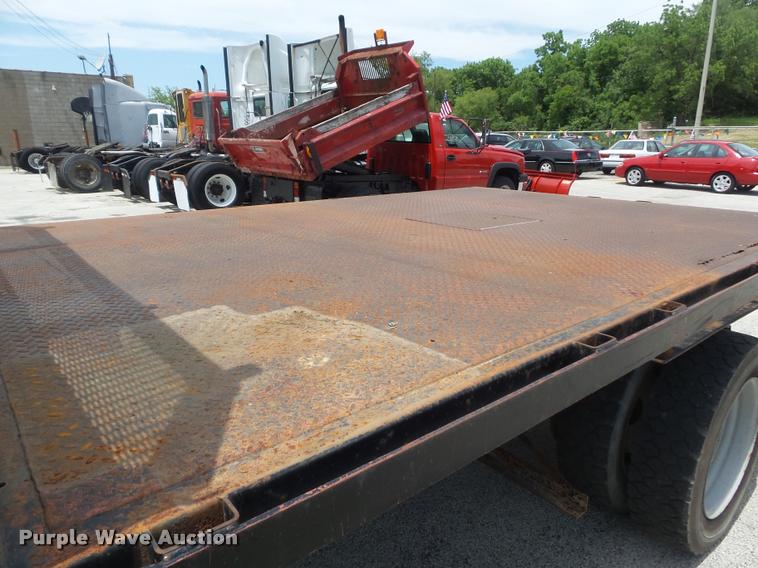 image for item K7612 2002 Ford F450 Super Duty XL flatbed truck