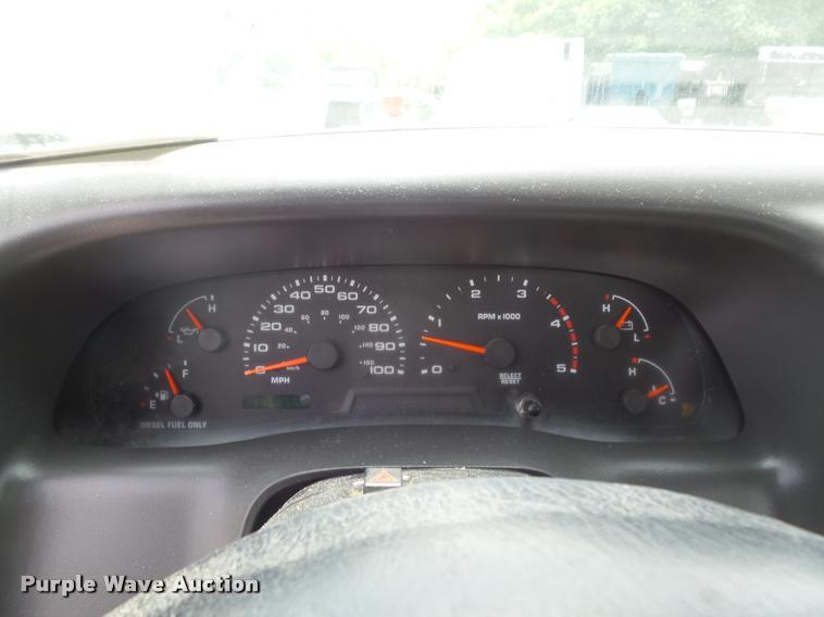 image for item K7612 2002 Ford F450 Super Duty XL flatbed truck