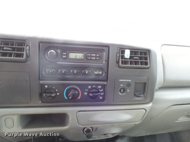 image for item K7612 2002 Ford F450 Super Duty XL flatbed truck