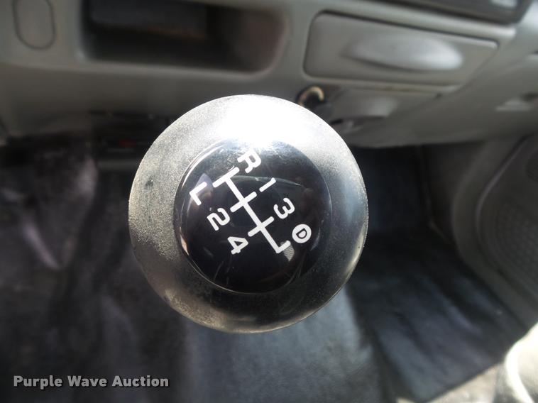 image for item K7612 2002 Ford F450 Super Duty XL flatbed truck