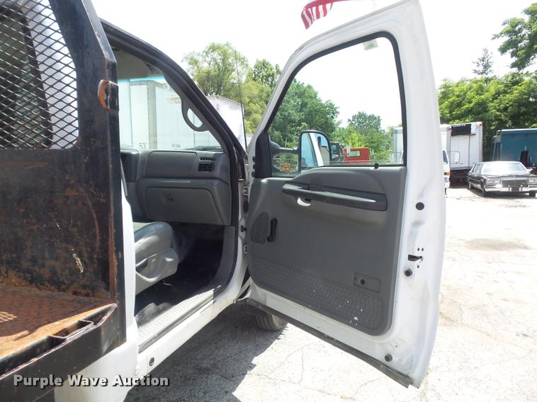 image for item K7612 2002 Ford F450 Super Duty XL flatbed truck