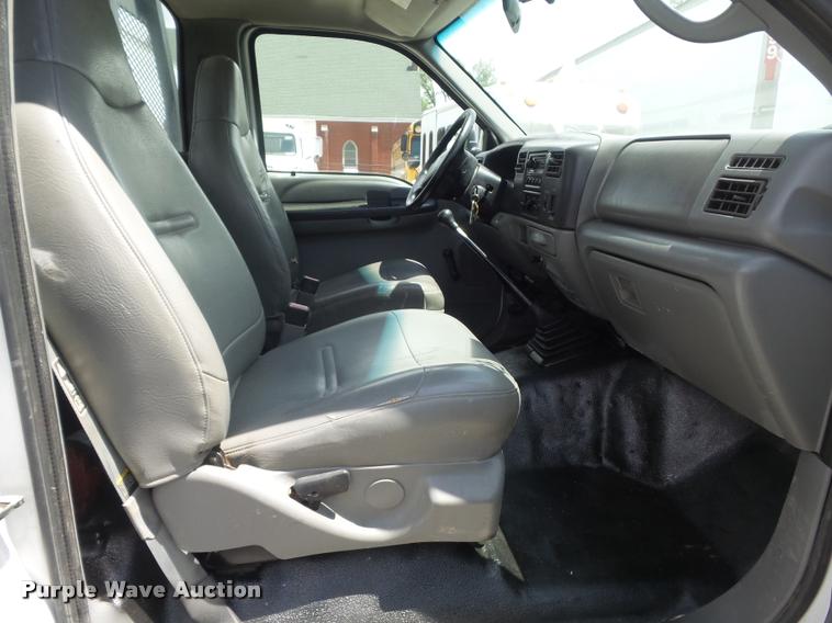 image for item K7612 2002 Ford F450 Super Duty XL flatbed truck