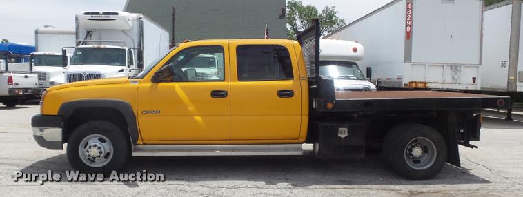 image for item K7613 2003 Chevrolet Silverado 3500 Crew Cab dump flatbed pickup truck