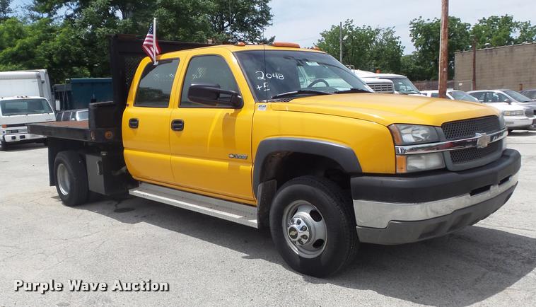 image for item K7613 2003 Chevrolet Silverado 3500 Crew Cab dump flatbed pickup truck