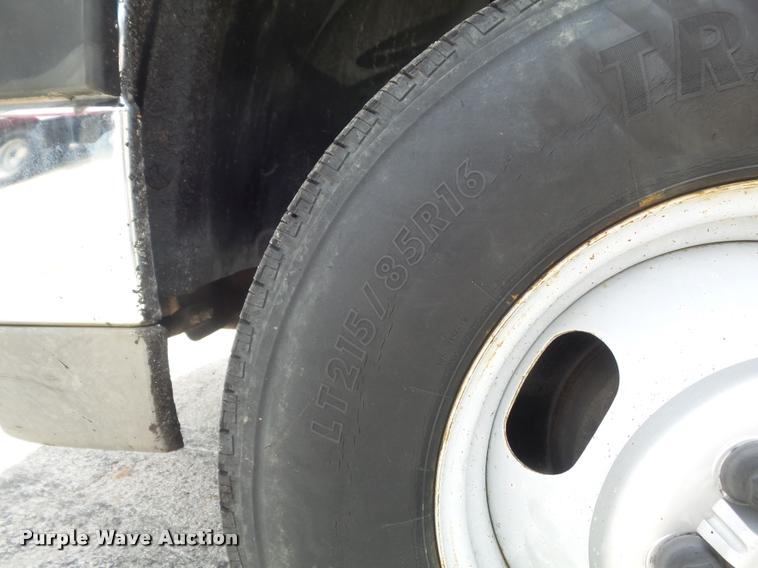 image for item K7613 2003 Chevrolet Silverado 3500 Crew Cab dump flatbed pickup truck