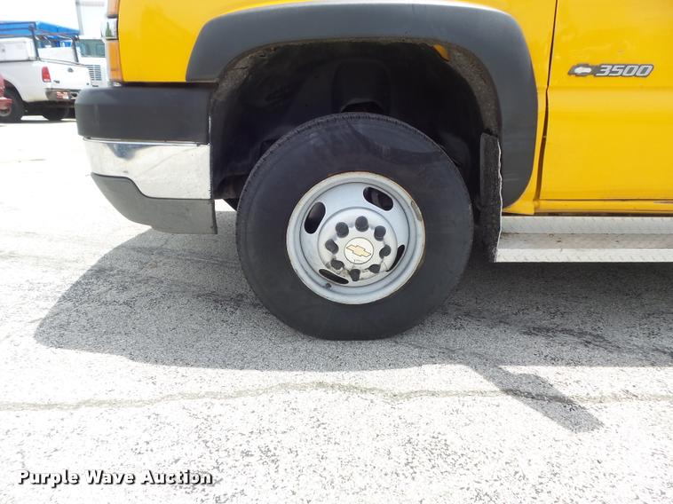 image for item K7613 2003 Chevrolet Silverado 3500 Crew Cab dump flatbed pickup truck