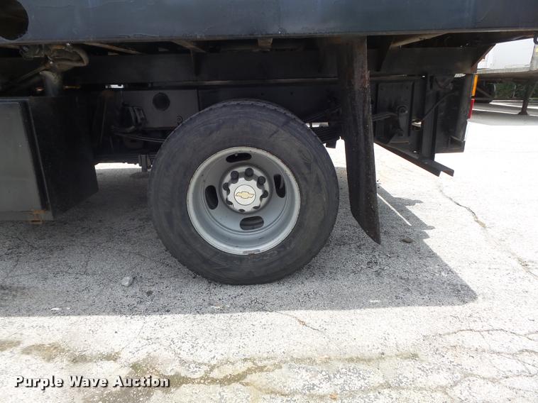 image for item K7613 2003 Chevrolet Silverado 3500 Crew Cab dump flatbed pickup truck