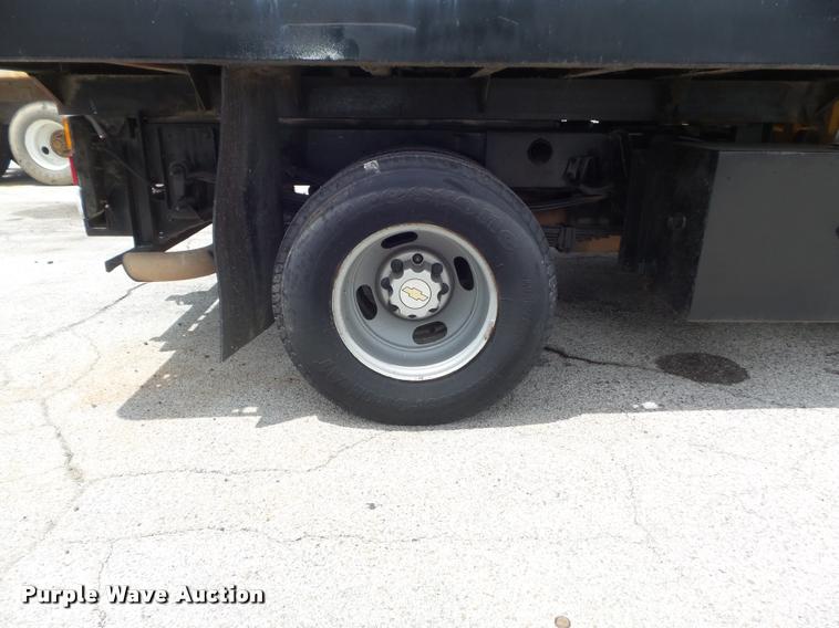 image for item K7613 2003 Chevrolet Silverado 3500 Crew Cab dump flatbed pickup truck