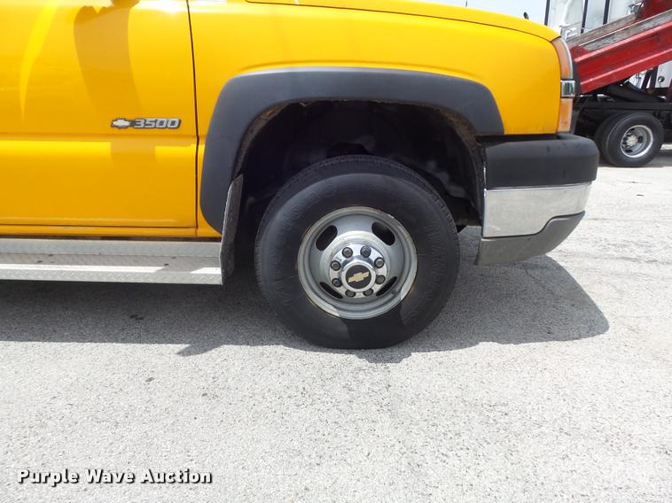 image for item K7613 2003 Chevrolet Silverado 3500 Crew Cab dump flatbed pickup truck