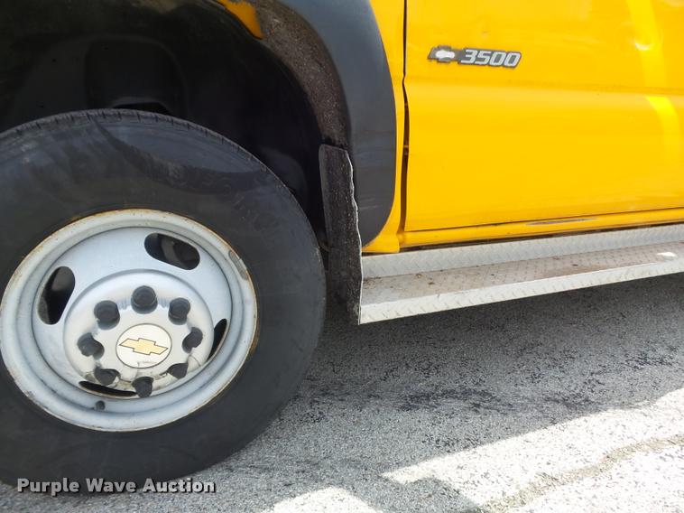 image for item K7613 2003 Chevrolet Silverado 3500 Crew Cab dump flatbed pickup truck