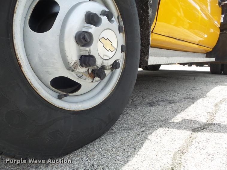 image for item K7613 2003 Chevrolet Silverado 3500 Crew Cab dump flatbed pickup truck