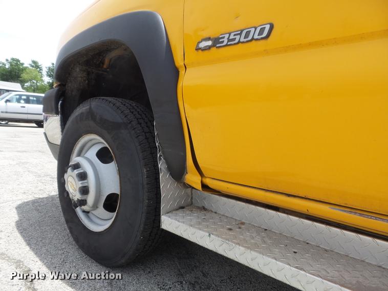 image for item K7613 2003 Chevrolet Silverado 3500 Crew Cab dump flatbed pickup truck