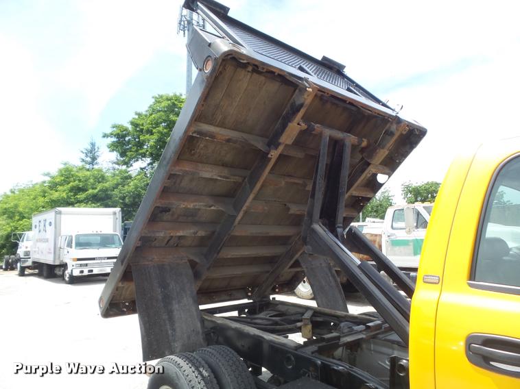 image for item K7613 2003 Chevrolet Silverado 3500 Crew Cab dump flatbed pickup truck