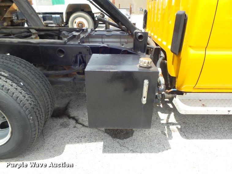 image for item K7613 2003 Chevrolet Silverado 3500 Crew Cab dump flatbed pickup truck