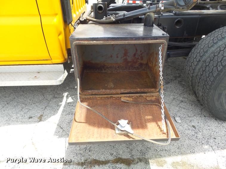 image for item K7613 2003 Chevrolet Silverado 3500 Crew Cab dump flatbed pickup truck