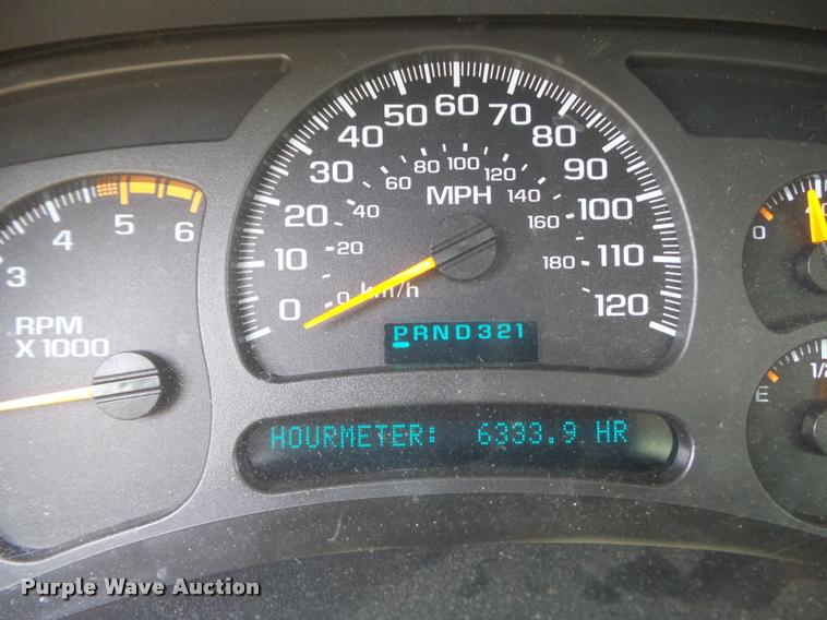 image for item K7613 2003 Chevrolet Silverado 3500 Crew Cab dump flatbed pickup truck