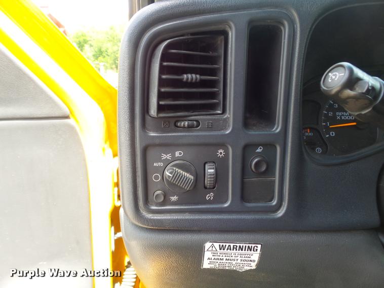 image for item K7613 2003 Chevrolet Silverado 3500 Crew Cab dump flatbed pickup truck