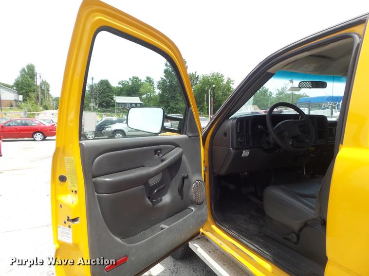 image for item K7613 2003 Chevrolet Silverado 3500 Crew Cab dump flatbed pickup truck