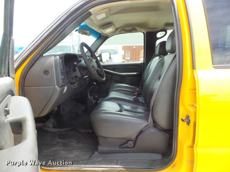 image for item K7613 2003 Chevrolet Silverado 3500 Crew Cab dump flatbed pickup truck