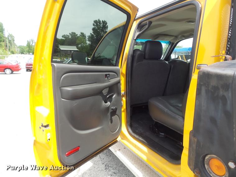 image for item K7613 2003 Chevrolet Silverado 3500 Crew Cab dump flatbed pickup truck