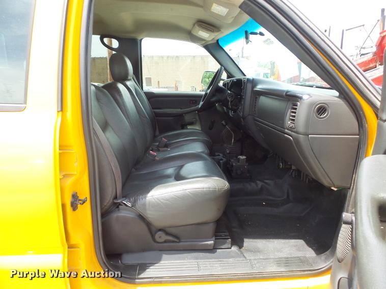 image for item K7613 2003 Chevrolet Silverado 3500 Crew Cab dump flatbed pickup truck