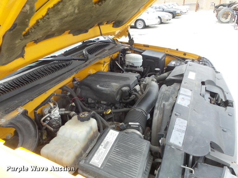 image for item K7613 2003 Chevrolet Silverado 3500 Crew Cab dump flatbed pickup truck