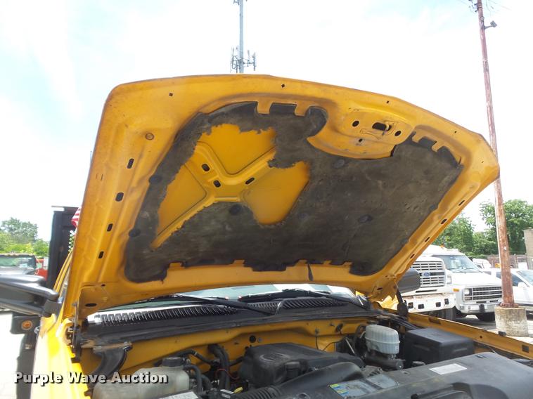 image for item K7613 2003 Chevrolet Silverado 3500 Crew Cab dump flatbed pickup truck