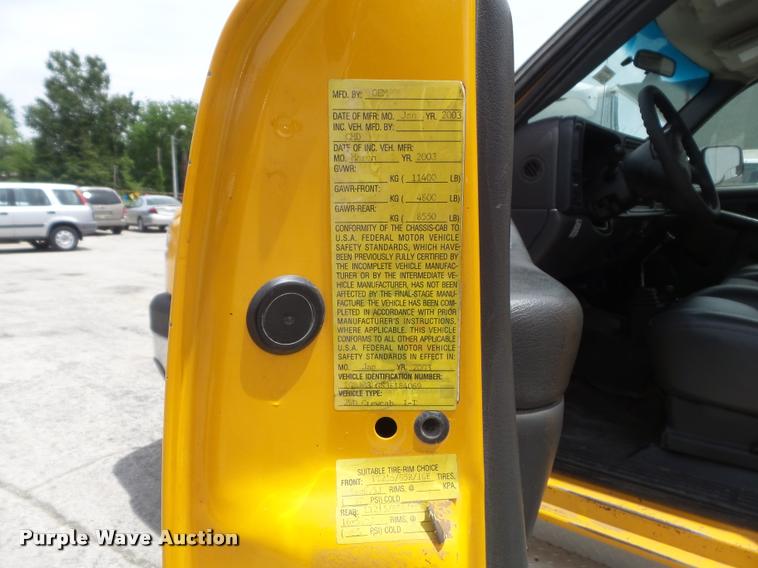 image for item K7613 2003 Chevrolet Silverado 3500 Crew Cab dump flatbed pickup truck