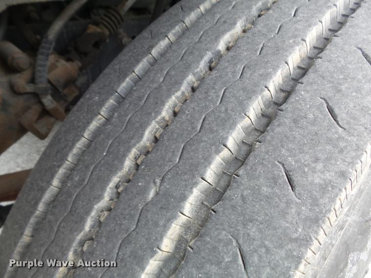 image for item K7624 1989 Ford L8000 flatbed truck