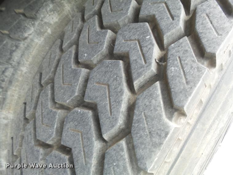 image for item K7624 1989 Ford L8000 flatbed truck