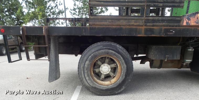 image for item K7624 1989 Ford L8000 flatbed truck