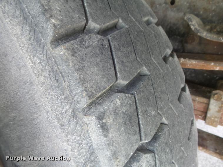 image for item K7624 1989 Ford L8000 flatbed truck