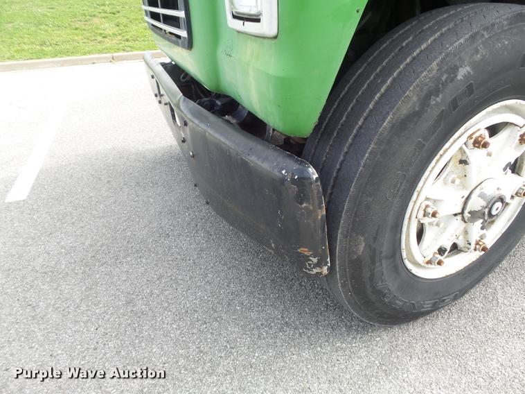 image for item K7624 1989 Ford L8000 flatbed truck