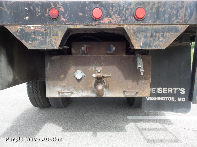 image for item K7624 1989 Ford L8000 flatbed truck