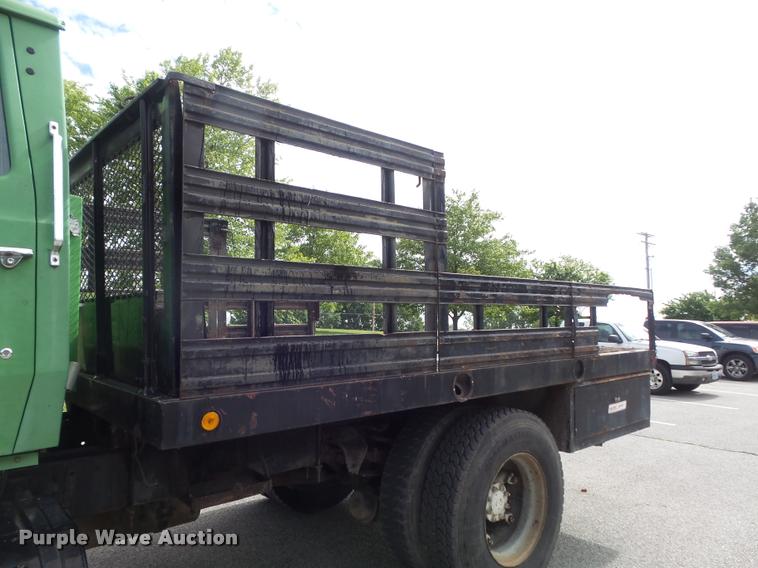 image for item K7624 1989 Ford L8000 flatbed truck