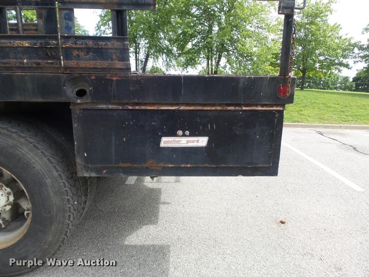 image for item K7624 1989 Ford L8000 flatbed truck