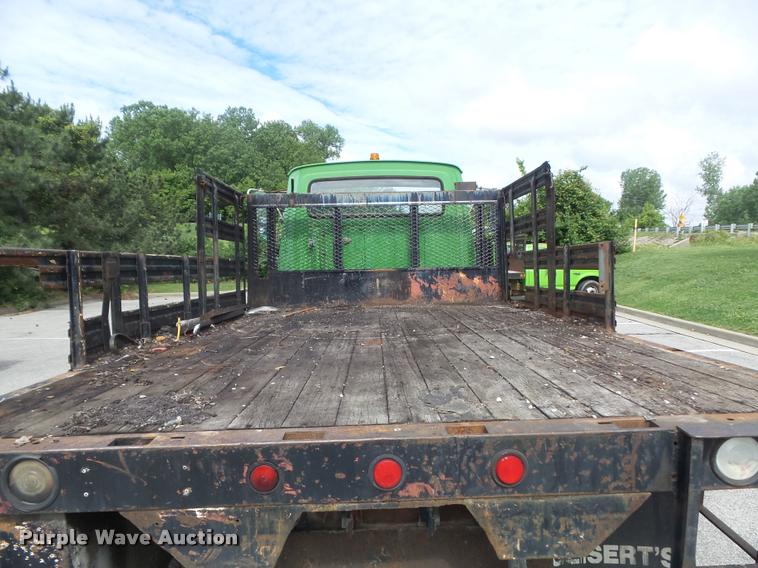 image for item K7624 1989 Ford L8000 flatbed truck