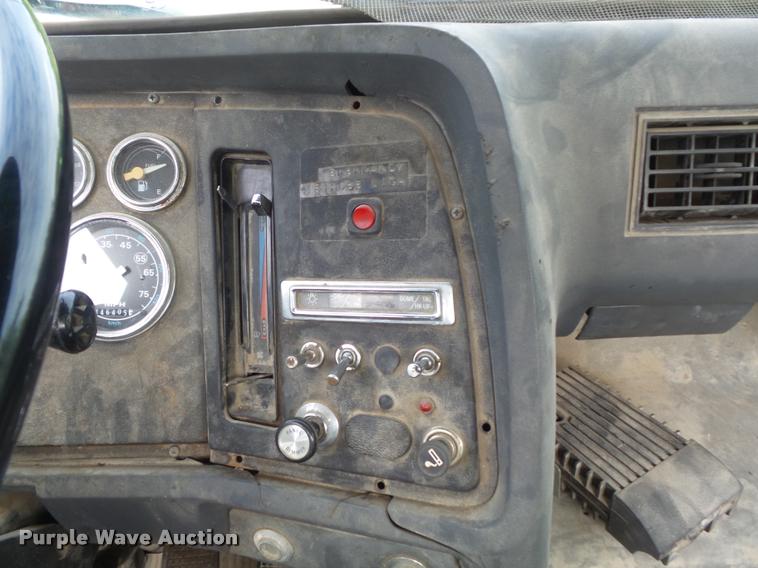 image for item K7624 1989 Ford L8000 flatbed truck