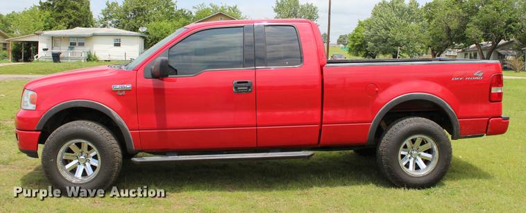 image for item L1981 2004 Ford F150 FX4 SuperCab pickup truck