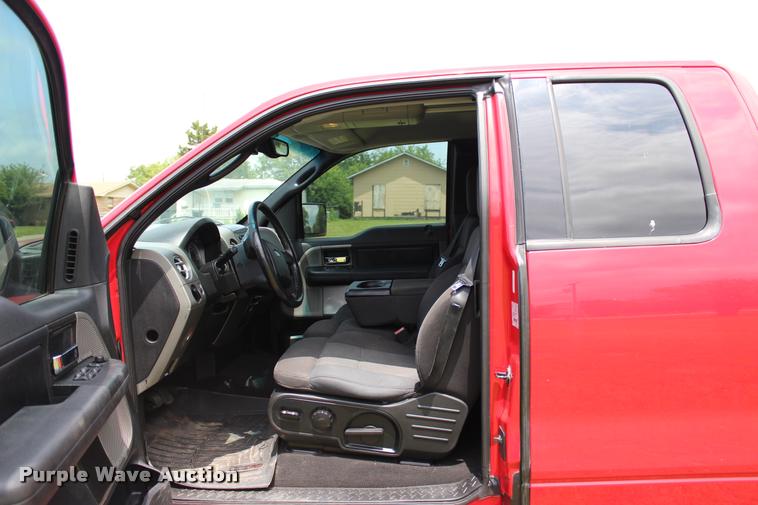 image for item L1981 2004 Ford F150 FX4 SuperCab pickup truck