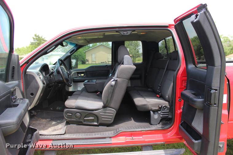 image for item L1981 2004 Ford F150 FX4 SuperCab pickup truck