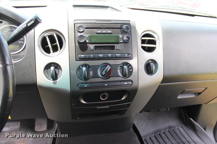 image for item L1981 2004 Ford F150 FX4 SuperCab pickup truck