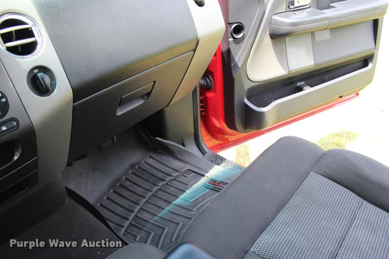 image for item L1981 2004 Ford F150 FX4 SuperCab pickup truck