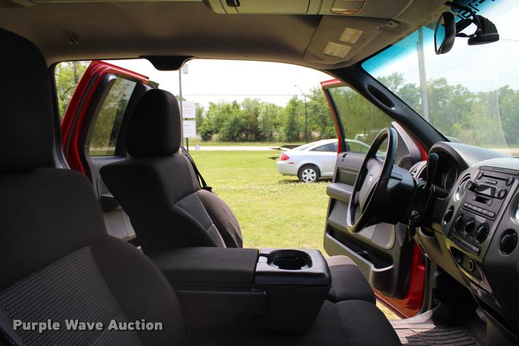 image for item L1981 2004 Ford F150 FX4 SuperCab pickup truck