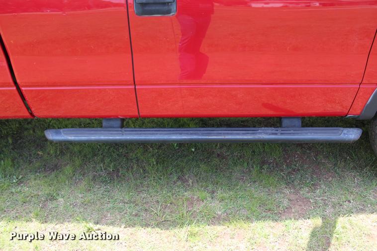 image for item L1981 2004 Ford F150 FX4 SuperCab pickup truck