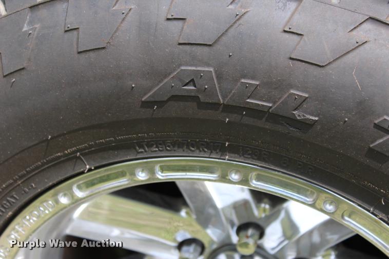 image for item L1981 2004 Ford F150 FX4 SuperCab pickup truck