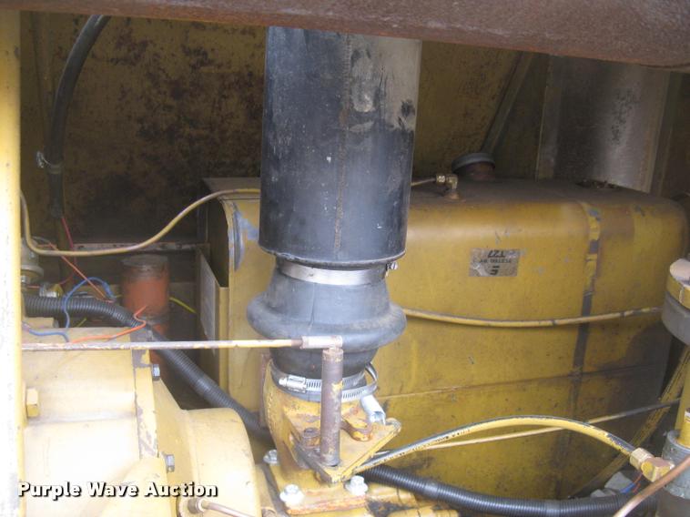 image for item L2335 1979 Joy air compressor