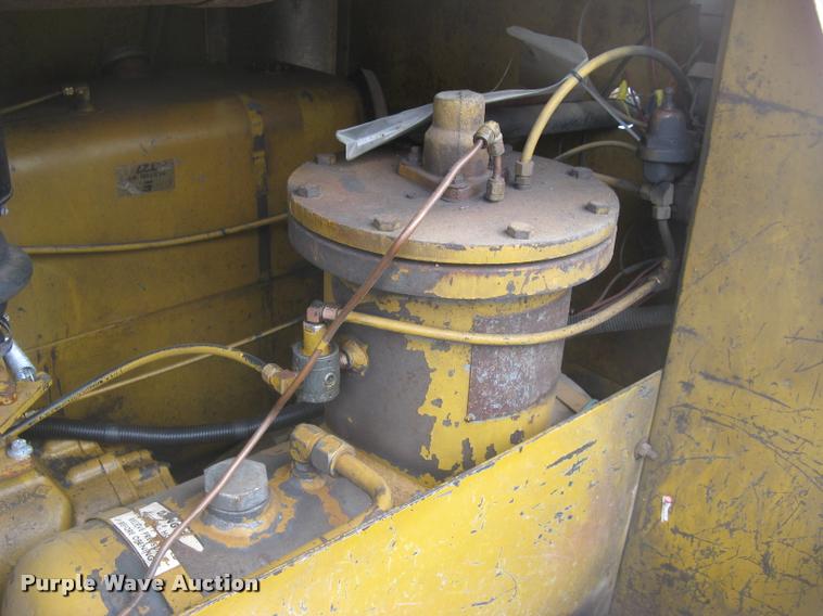 image for item L2335 1979 Joy air compressor