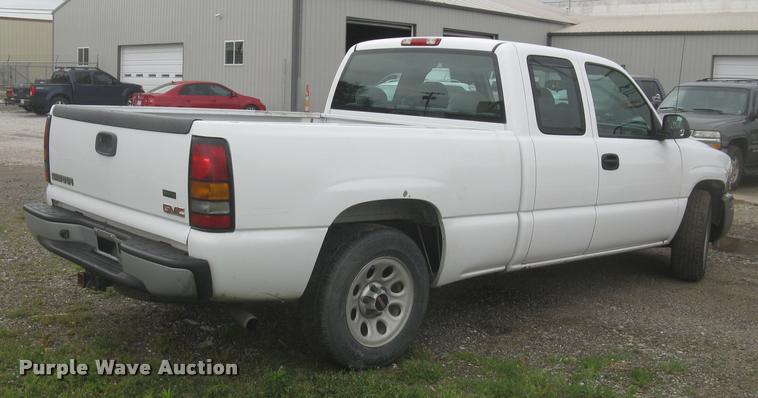 image for item L2336 2007 GMC Sierra Classic 1500 Ext. Cab pickup truck
